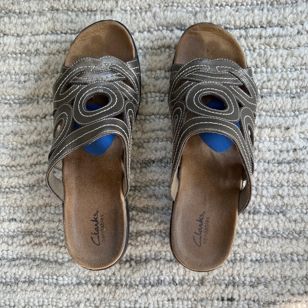 Clarks Bendables Metallic Lexi Sycamore Sandals, size 11